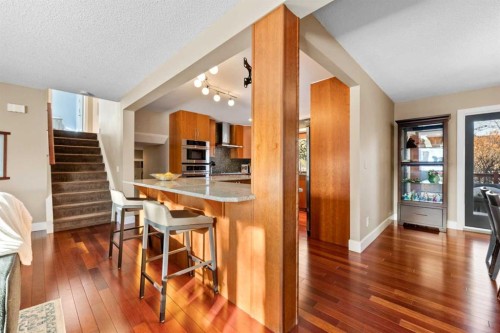 612 Willoughby Crescent Se, Calgary, AB - Indoor