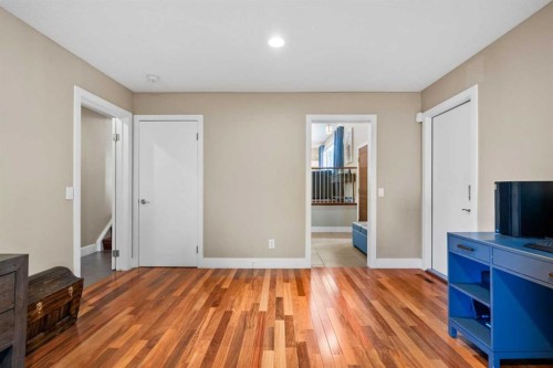 612 Willoughby Crescent Se, Calgary, AB - Indoor Photo Showing Other Room