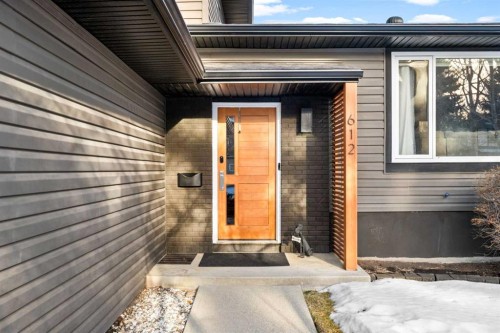 612 Willoughby Crescent Se, Calgary, AB - Outdoor With Exterior