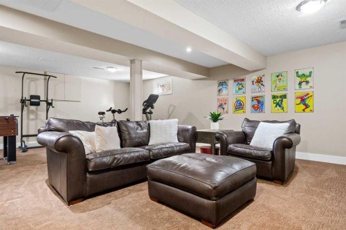 612 Willoughby Crescent Se, Calgary, AB - Indoor Photo Showing Other Room