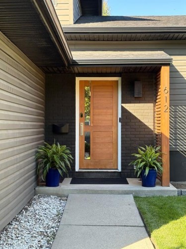 612 Willoughby Crescent Se, Calgary, AB - Outdoor With Exterior