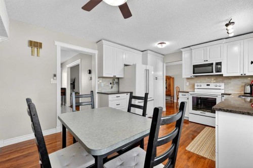 168 Midlake Boulevard Se, Calgary, AB - Indoor Photo Showing Kitchen With Double Sink