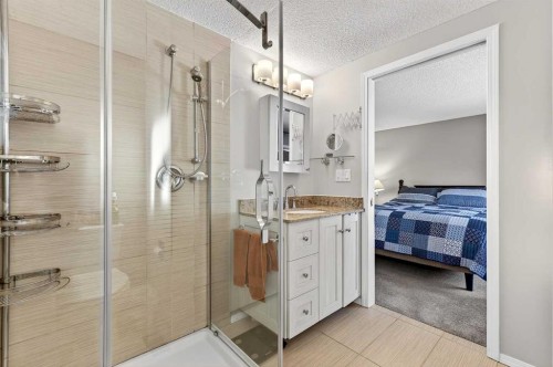 168 Midlake Boulevard Se, Calgary, AB - Indoor Photo Showing Bathroom