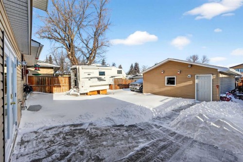 168 Midlake Boulevard Se, Calgary, AB - Outdoor With Exterior
