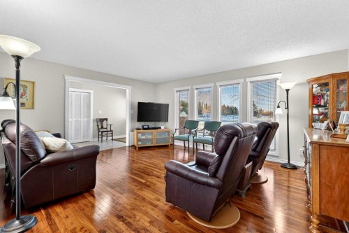 168 Midlake Boulevard Se, Calgary, AB - Indoor Photo Showing Living Room