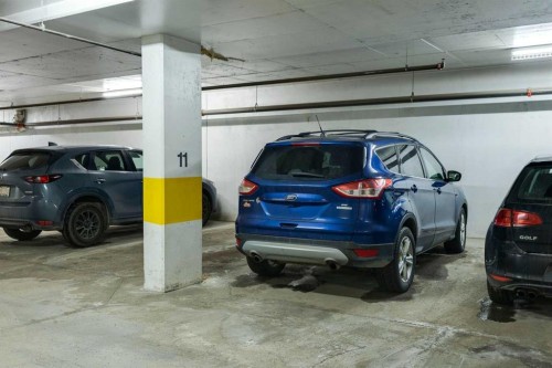 411-4303 1 Street Ne, Calgary, AB - Indoor Photo Showing Garage