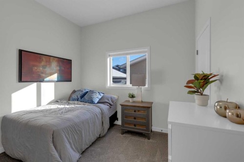812 Reynolds Manor Sw, Airdrie, AB - Indoor Photo Showing Bedroom