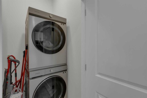 812 Reynolds Manor Sw, Airdrie, AB - Indoor Photo Showing Laundry Room