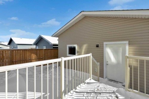812 Reynolds Manor Sw, Airdrie, AB - Outdoor With Exterior
