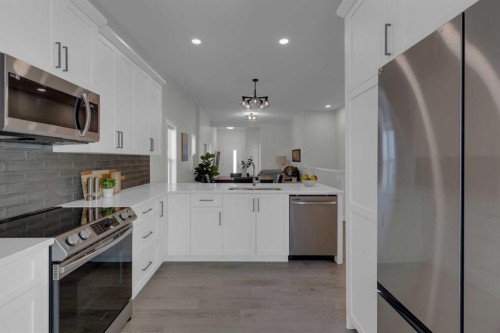 812 Reynolds Manor Sw, Airdrie, AB - Indoor Photo Showing Kitchen With Stainless Steel Kitchen With Upgraded Kitchen