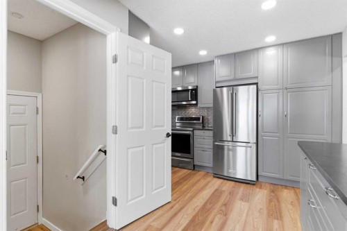 79 Templehill Drive Ne, Calgary, AB - Indoor Photo Showing Kitchen