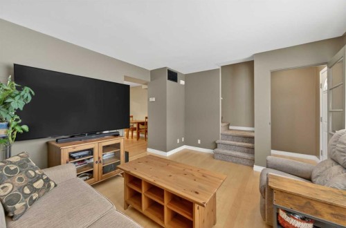 353 Regal Park Ne, Calgary, AB - Indoor