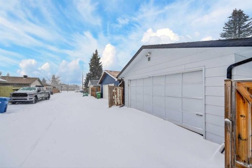60 Sunmount Close Se, Calgary, AB - Outdoor With Exterior
