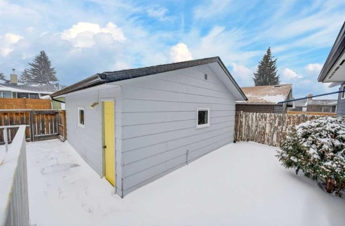 60 Sunmount Close Se, Calgary, AB - Outdoor With Exterior