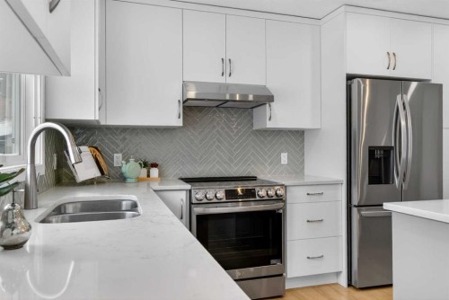 60 Sunmount Close Se, Calgary, AB - Indoor Photo Showing Kitchen With Double Sink With Upgraded Kitchen