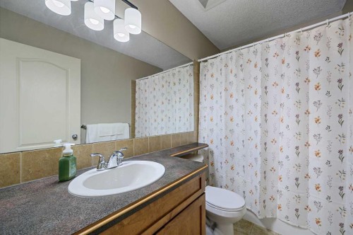 169 Panamount Green Nw, Calgary, AB - Indoor Photo Showing Bathroom