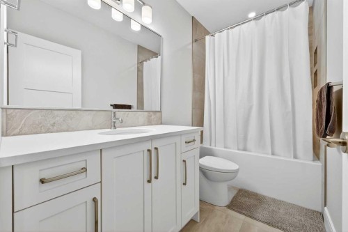 95 Rock Lake View Nw, Calgary, AB - Indoor Photo Showing Bathroom