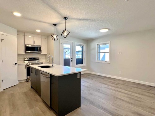 95 Rock Lake View Nw, Calgary, AB - Indoor Photo Showing Kitchen