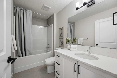 86 Versant Rise Sw, Calgary, AB - Indoor Photo Showing Bathroom