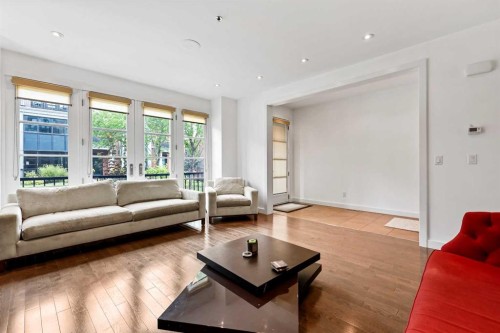 606 Aspen Meadows Hill Sw, Calgary, AB - Indoor Photo Showing Living Room