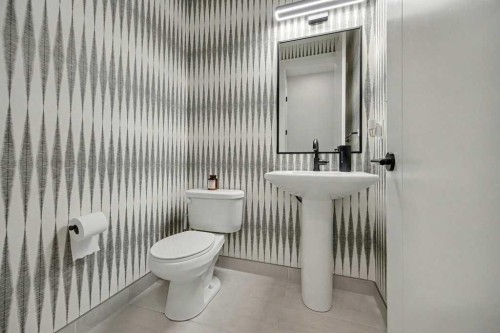 123 Treeline View Sw, Calgary, AB - Indoor Photo Showing Bathroom