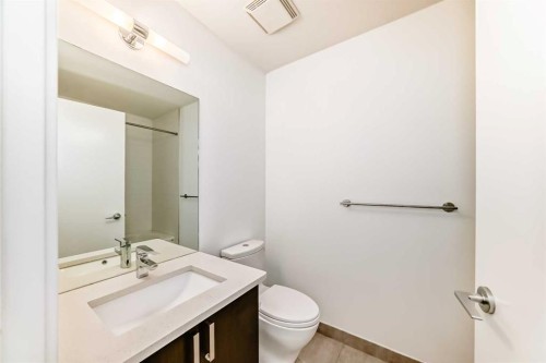 109-22 Auburn Bay Link Se, Calgary, AB - Indoor Photo Showing Bathroom