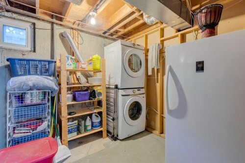 23 Dovercliffe Way Se, Calgary, AB - Indoor Photo Showing Laundry Room