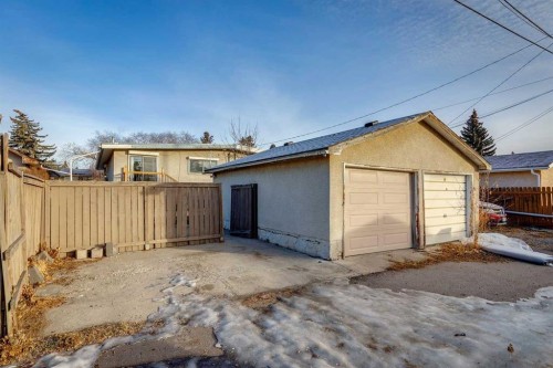 23 Dovercliffe Way Se, Calgary, AB - Outdoor With Exterior