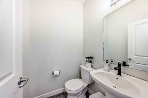 30 Evanscrest Park Nw, Calgary, AB - Indoor Photo Showing Bathroom