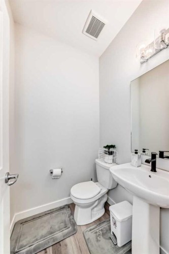 30 Evanscrest Park Nw, Calgary, AB - Indoor Photo Showing Bathroom