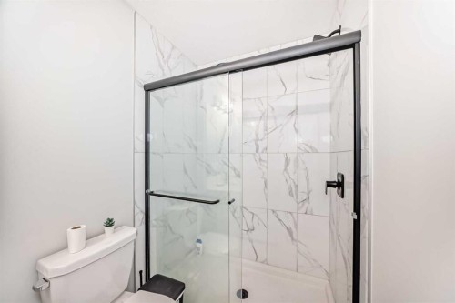 30 Evanscrest Park Nw, Calgary, AB - Indoor Photo Showing Bathroom