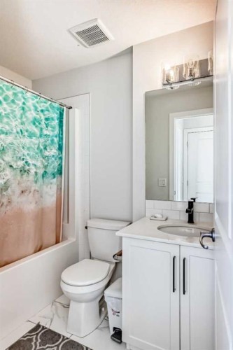30 Evanscrest Park Nw, Calgary, AB - Indoor Photo Showing Bathroom