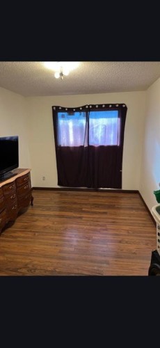 5 Deermeade Road, Calgary, AB - Indoor Photo Showing Other Room