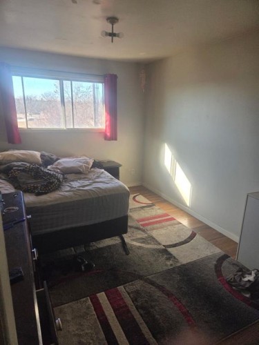 5 Deermeade Road, Calgary, AB - Indoor Photo Showing Bedroom