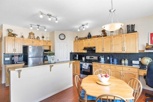 436 Cimarron Boulevard, Okotoks, AB - Indoor Photo Showing Kitchen