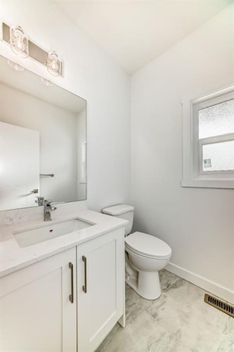 63-145 Cheslea Mews, Chestermere, AB - Indoor Photo Showing Bathroom