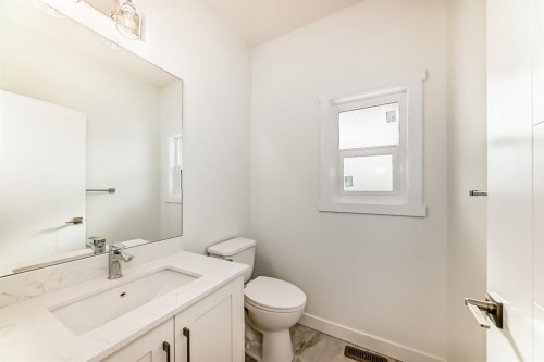 63-145 Cheslea Mews, Chestermere, AB - Indoor Photo Showing Bathroom