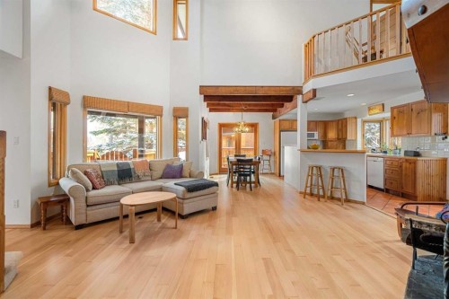 1021 Rundleview Drive, Canmore, AB - Indoor Photo Showing Living Room