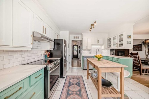 91 Chisholm Crescent Nw, Calgary, AB - Indoor Photo Showing Kitchen