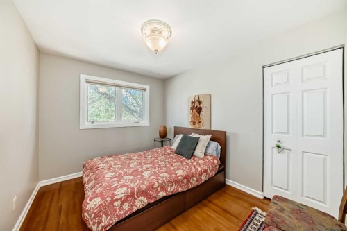 91 Chisholm Crescent Nw, Calgary, AB - Indoor Photo Showing Bedroom