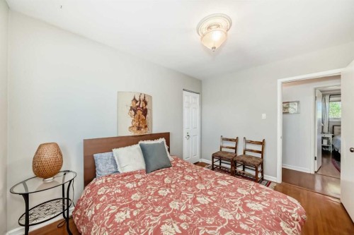 91 Chisholm Crescent Nw, Calgary, AB - Indoor Photo Showing Bedroom