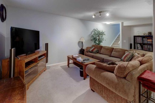 1310 23 Avenue, Didsbury, AB - Indoor Photo Showing Living Room