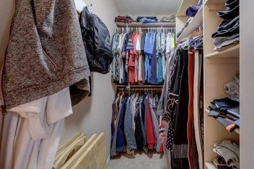 1310 23 Avenue, Didsbury, AB - Indoor With Storage