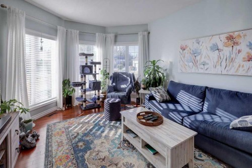1310 23 Avenue, Didsbury, AB - Indoor Photo Showing Living Room