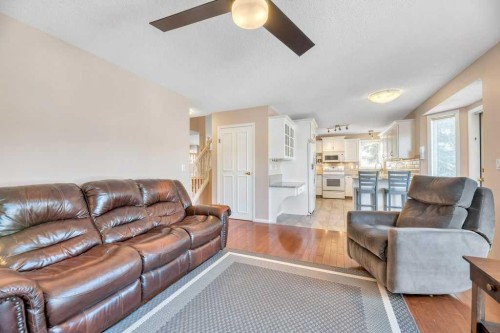 11 Maple Garden, Strathmore, AB - Indoor Photo Showing Living Room