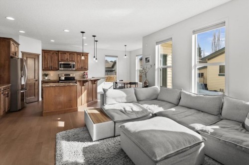 800 Prestwick Circle Se, Calgary, AB - Indoor Photo Showing Living Room