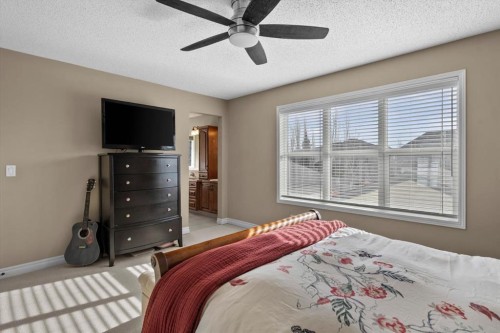 800 Prestwick Circle Se, Calgary, AB - Indoor Photo Showing Bedroom
