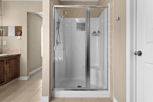 800 Prestwick Circle Se, Calgary, AB - Indoor Photo Showing Bathroom