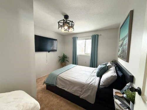 4701 49 Street, Olds, AB - Indoor Photo Showing Bedroom