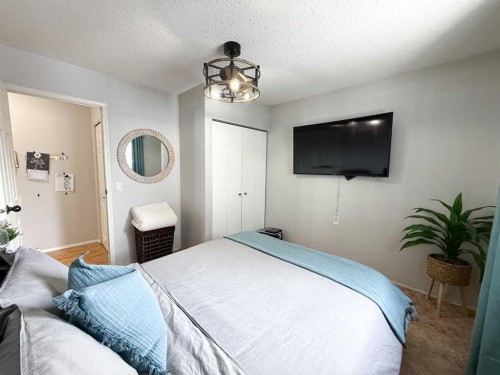 4701 49 Street, Olds, AB - Indoor Photo Showing Bedroom
